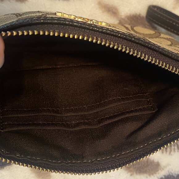 Coach Boxed Small Wristlet In Signature Jacquard NWB - Picture 5 of 8